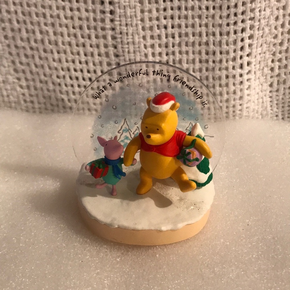 Hallmark 2005 Winnie the Pooh and piglet Christmas trinket